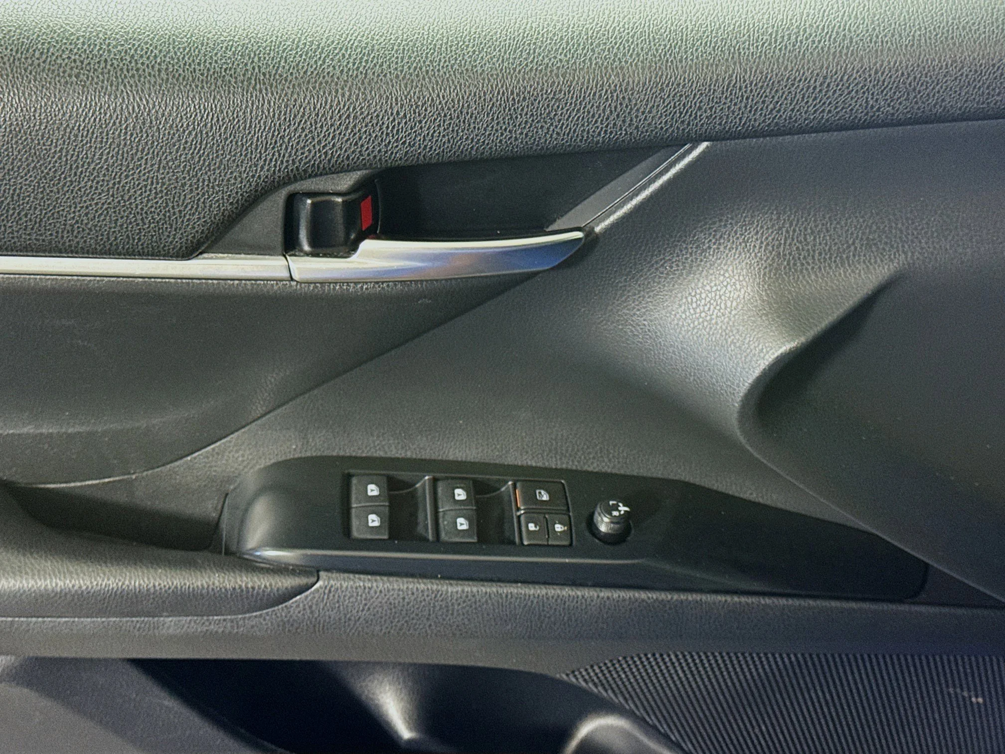Used 2020 Blue Streak Metallic Toyota SE image 19