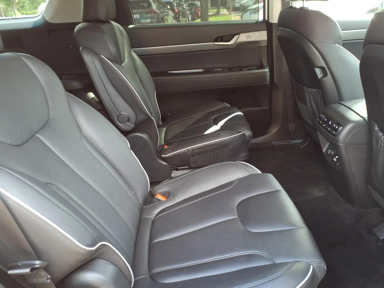 Used 2024 Hyper White Hyundai SEL 7P image 27