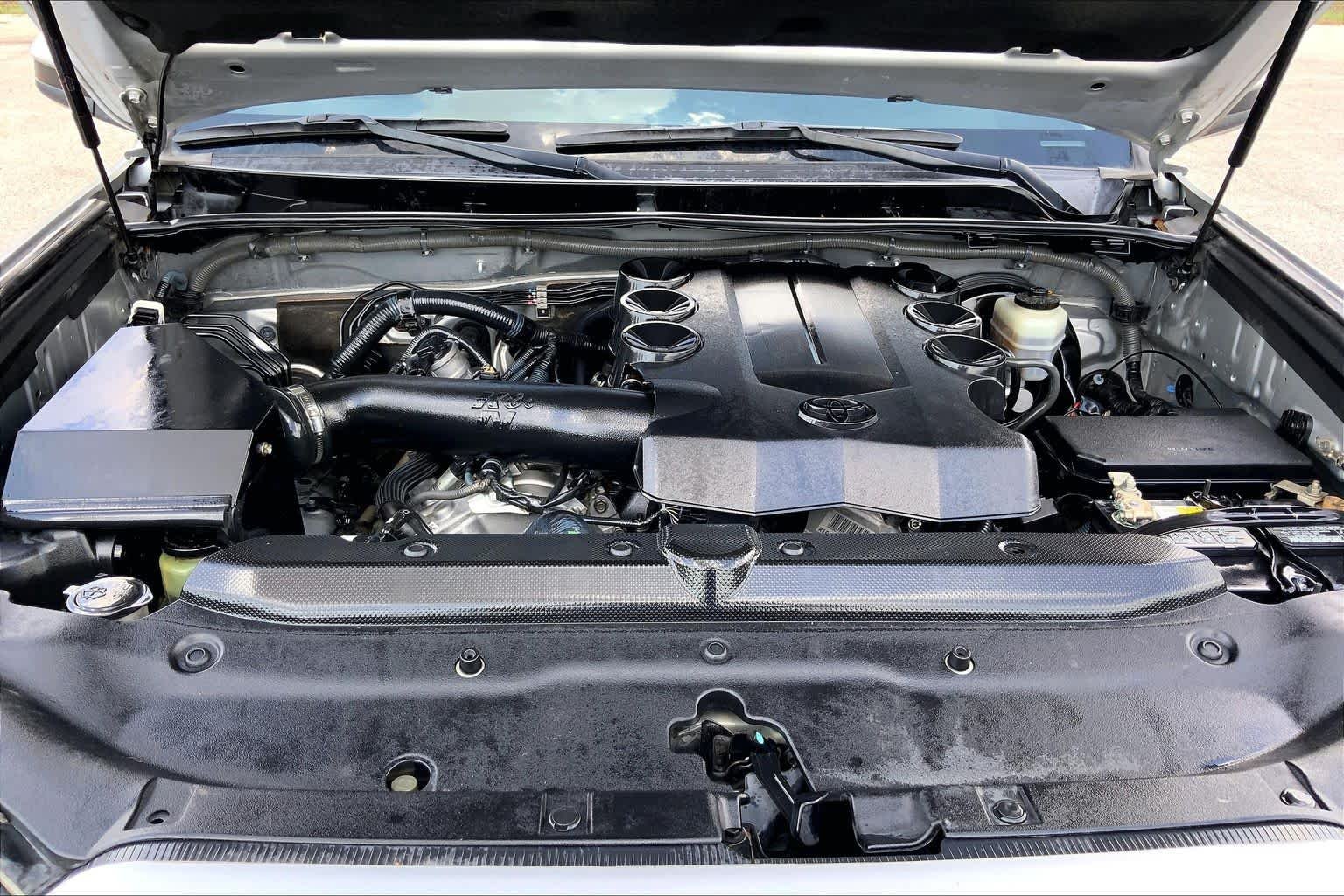Used 2016 Classic Silver Metallic Toyota SR5 image 31
