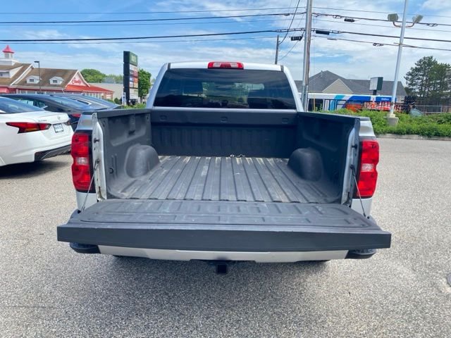 Used 2018 Silver Ice Metallic Chevrolet Custom image 29