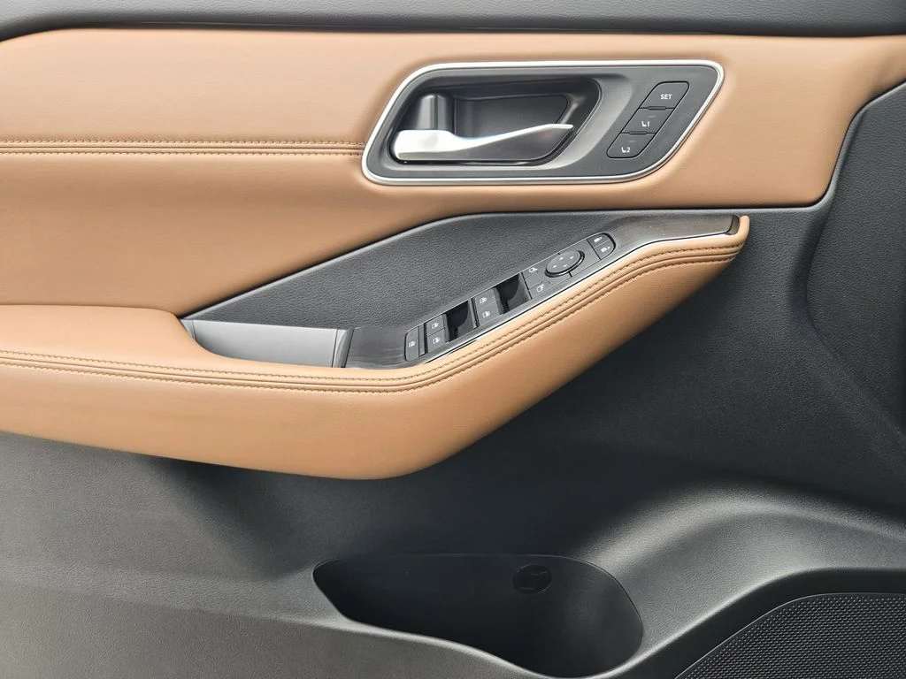 New 2026 Obsidian Green Pearl Nissan Platinum image 19