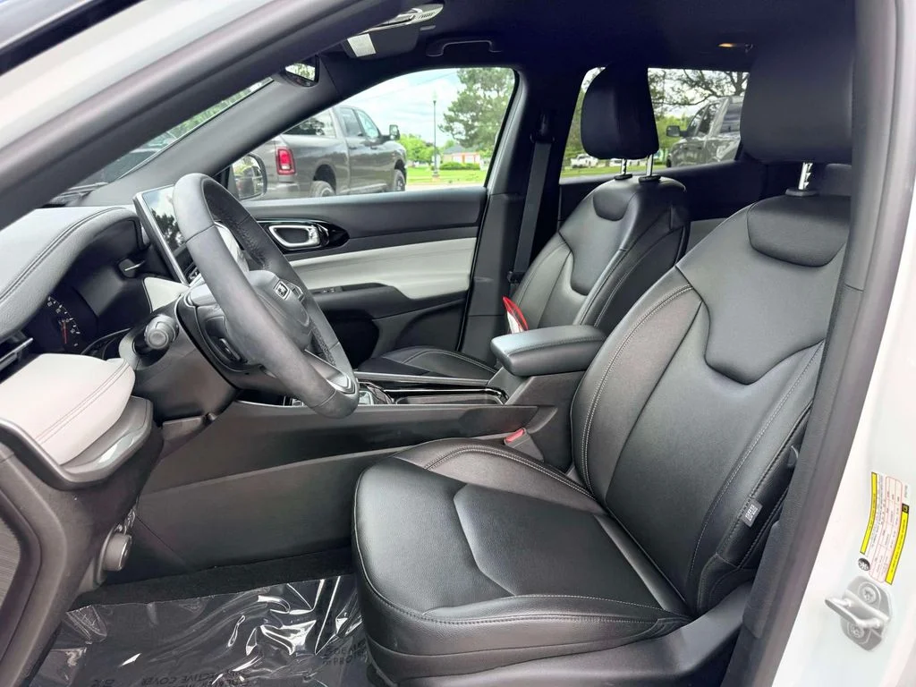Used 2025 White Jeep Limited image 15