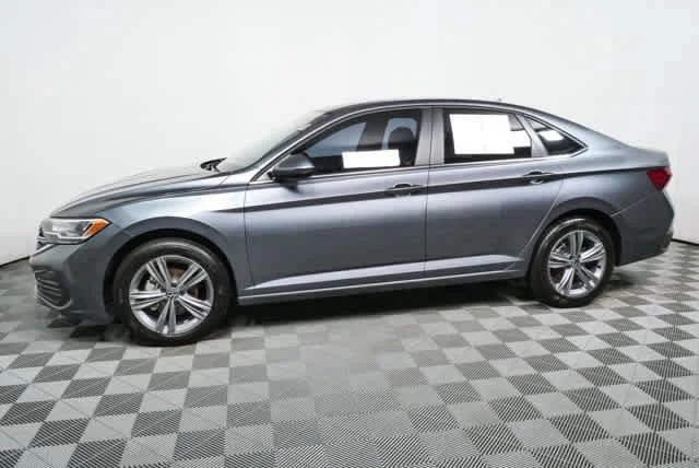 Certified Used 2024 Platinum Gray Metallic Volkswagen SE image 28