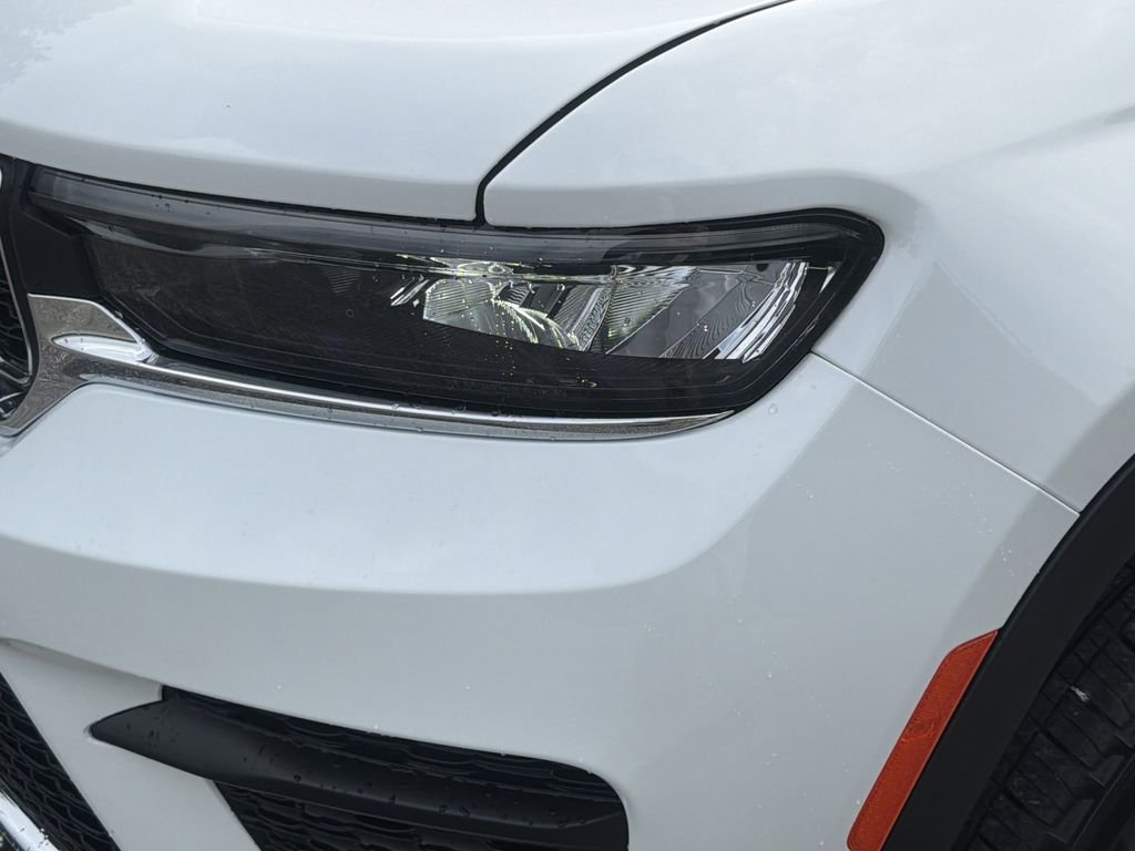 New 2026 White/off-white Jeep Laredo X image 28