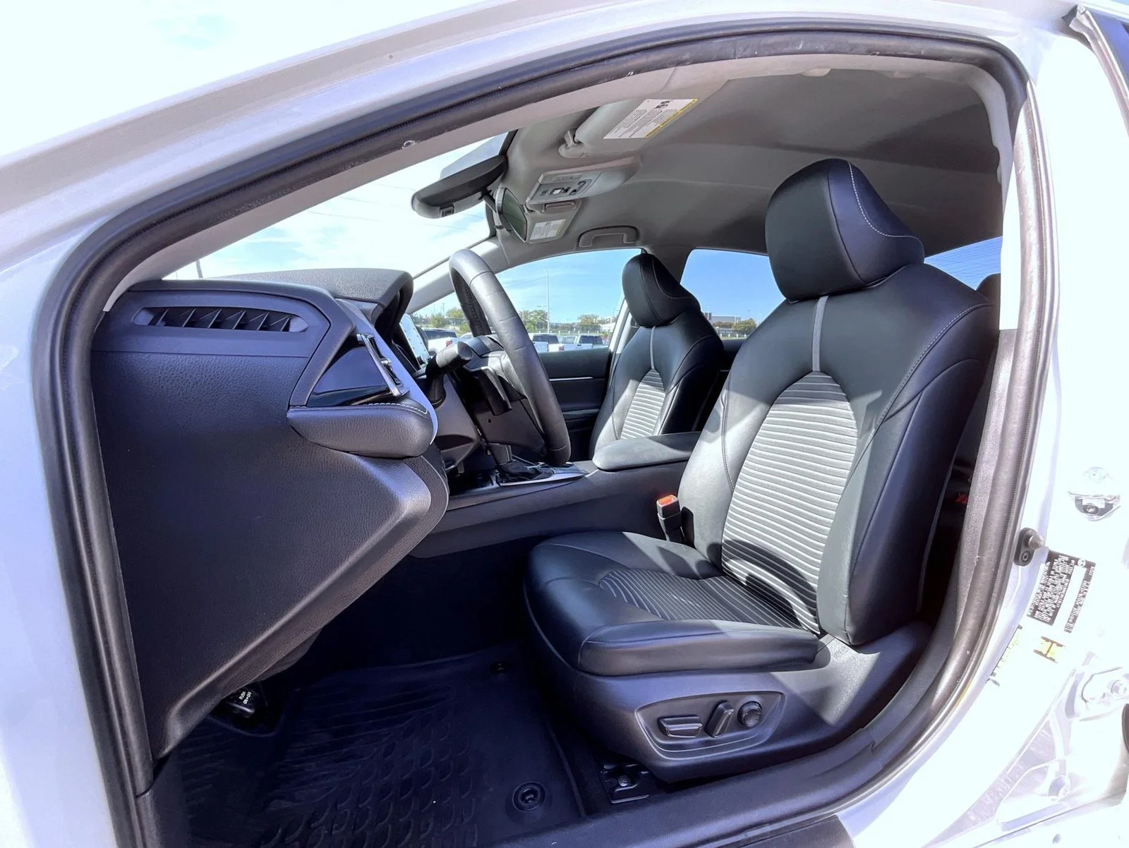 Used 2022 White Toyota SE image 10