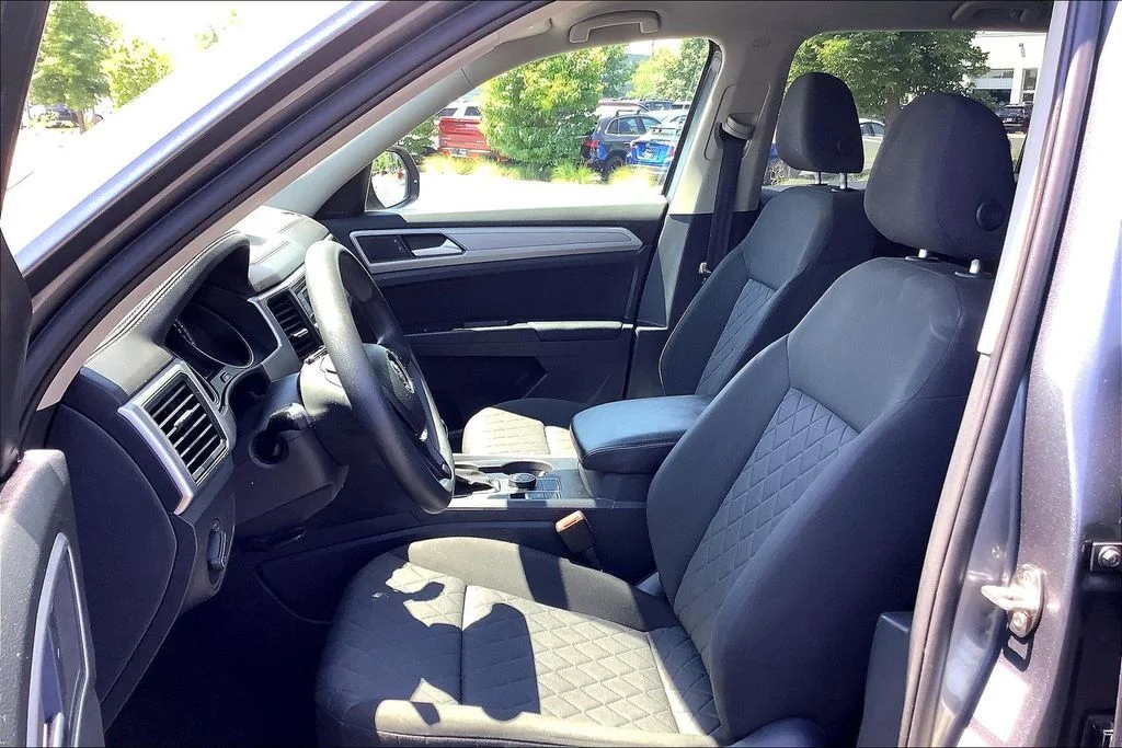 Used 2018 Gray Volkswagen S image 28