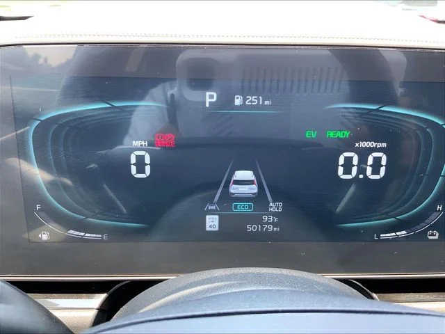 Used 2023 White Kia SX image 24