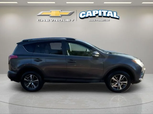 Used 2018 Gray Toyota XLE image 6