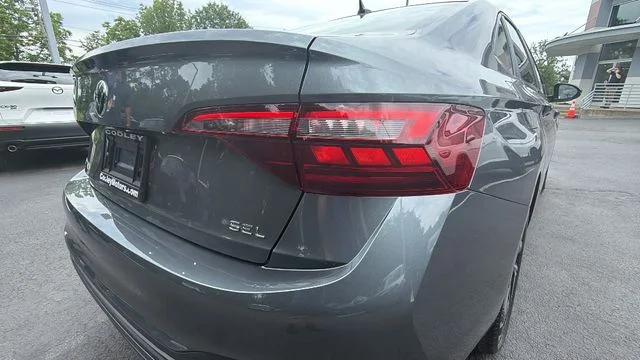 Used 2022 Gray Volkswagen 1.5T SEL image 11