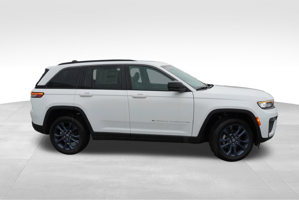 New 2026 Bright White Clear-Coat Exterior Paint Jeep Limited image 2