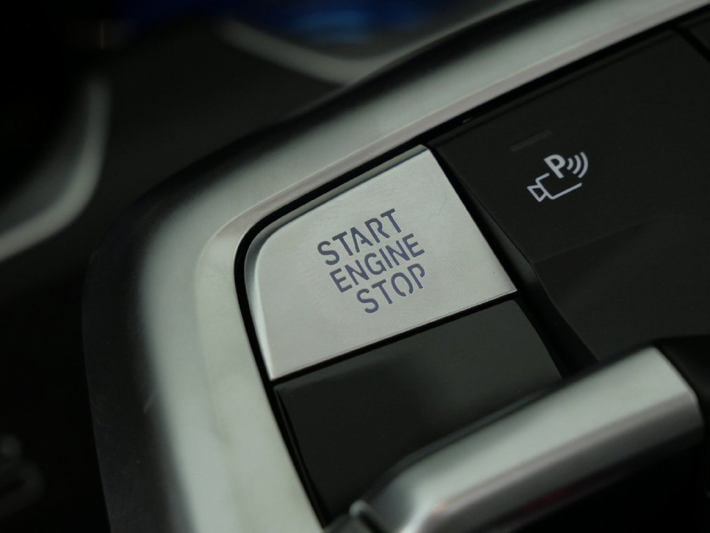 New 2027 Space Silver Metallic BMW M35i image 44