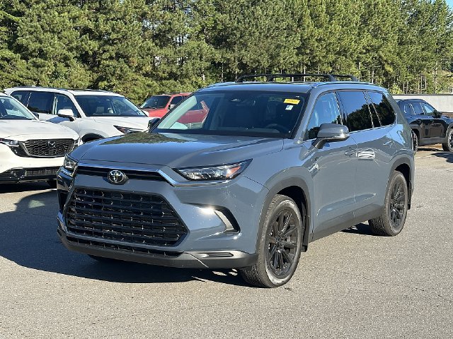Used 2026 White Toyota XLE image 3