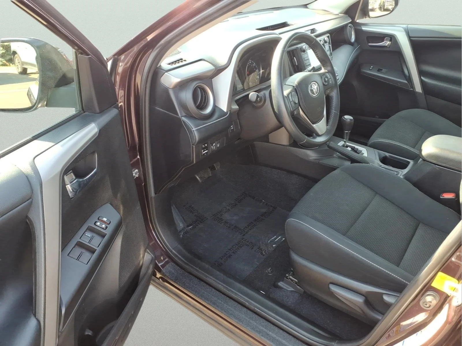 Used 2018 Black Toyota XLE image 10