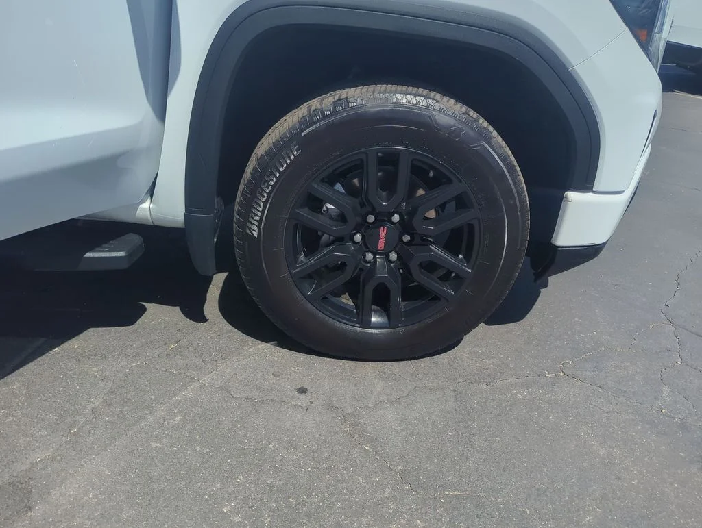 Used 2023 White GMC Elevation image 25
