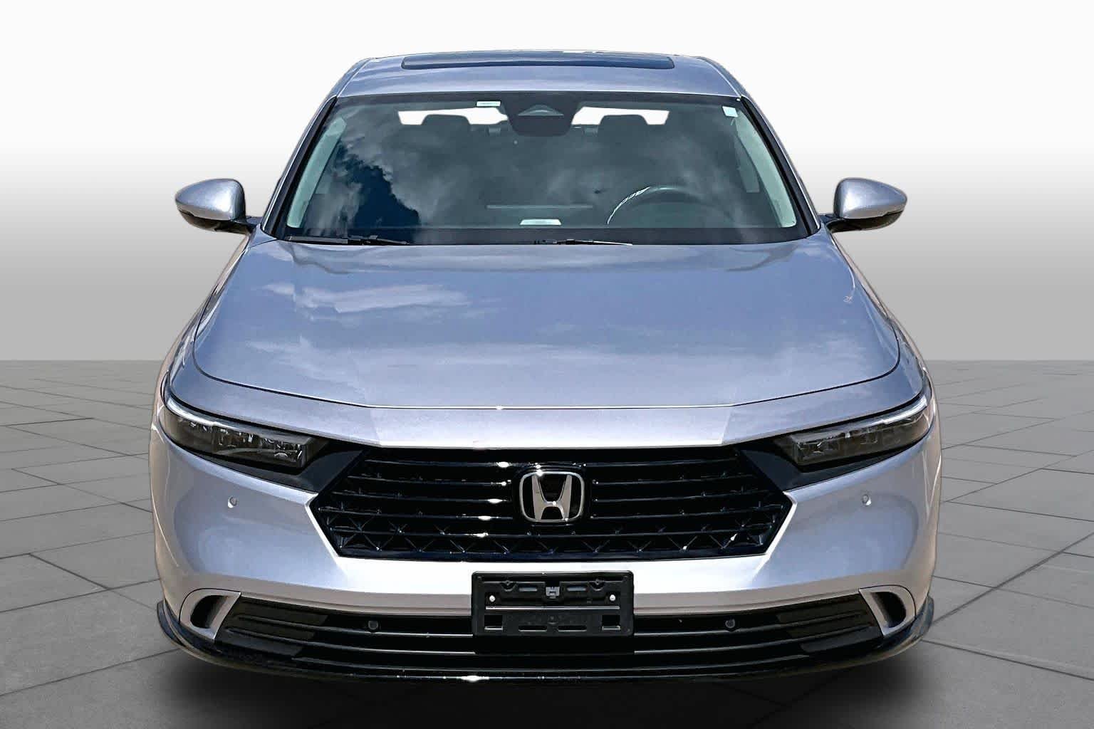 Used 2024 Solar Silver Metallic Honda EX-L image 4