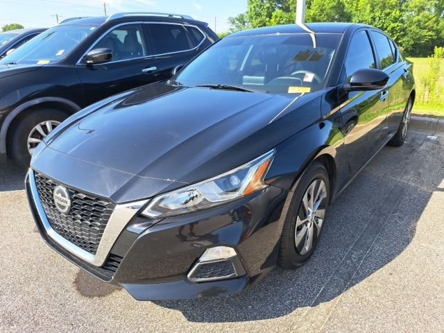 Used 2020 Black Nissan 2.5 S image 2