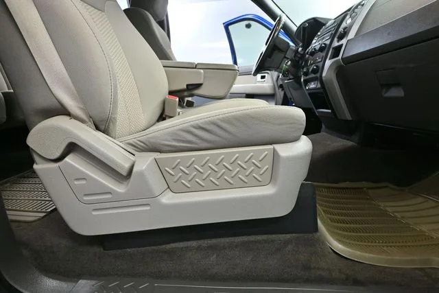 Used 2010  Ford XLT image 36