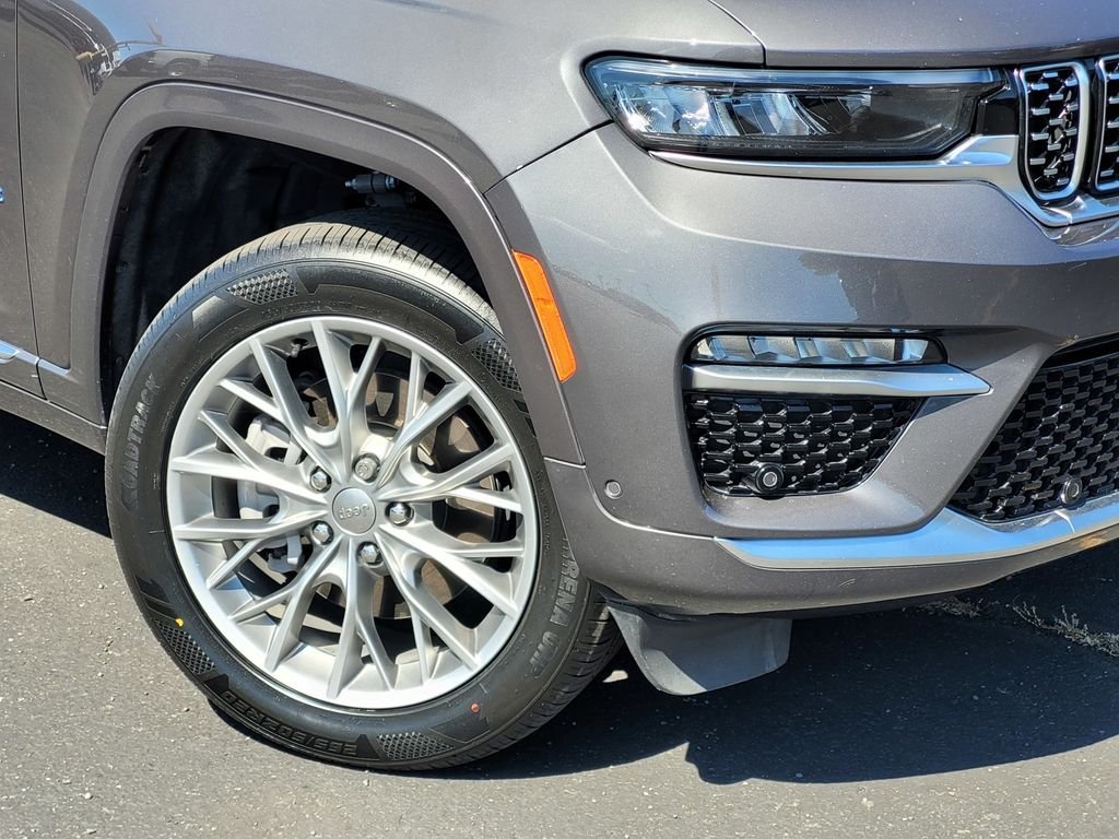 Used 2022 Gray Jeep Summit 4xe image 9