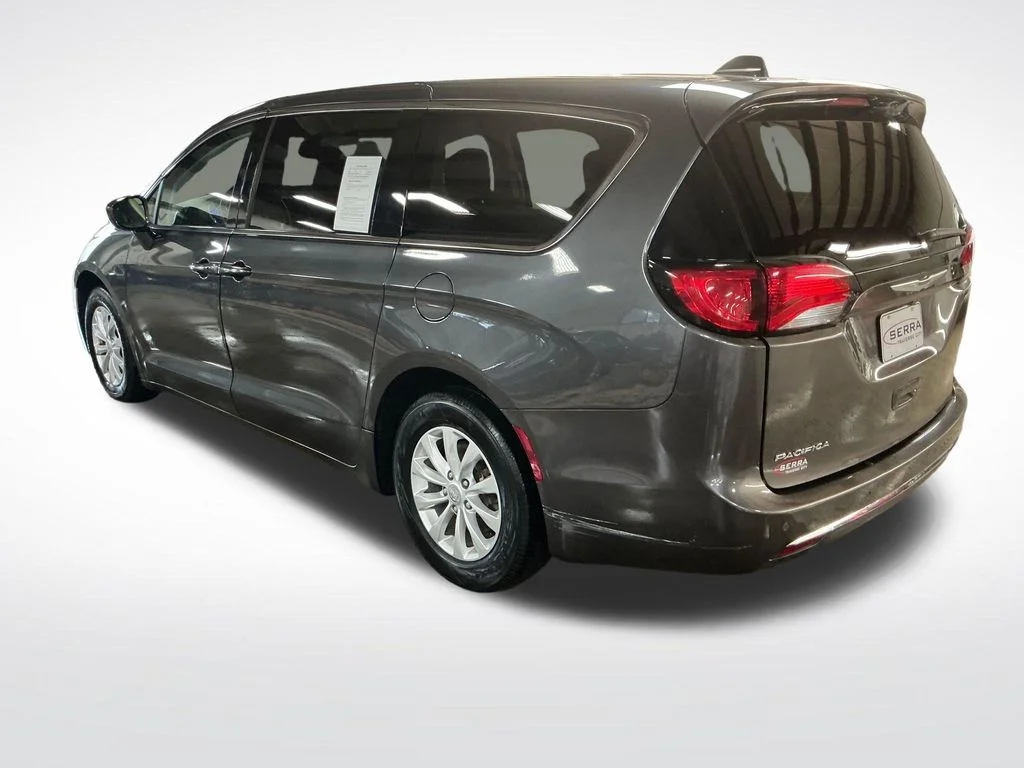 Used 2018 Gray Chrysler Touring Plus image 3