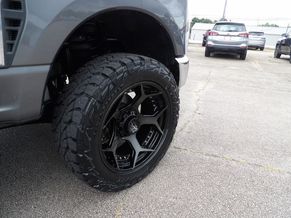 Used 2025 Gray Metallic Ford XLT image 13