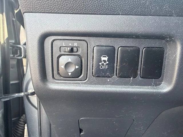 Used 2018 Mercury Gray Mitsubishi ES image 17