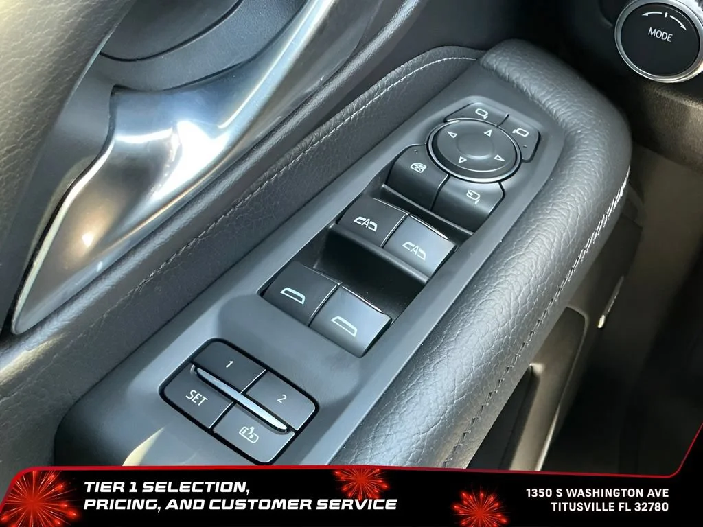 Used 2022 White Frost Tricoat GMC Denali image 40
