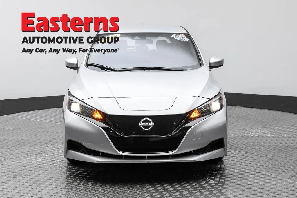 Used 2023 Silver Nissan S image 2