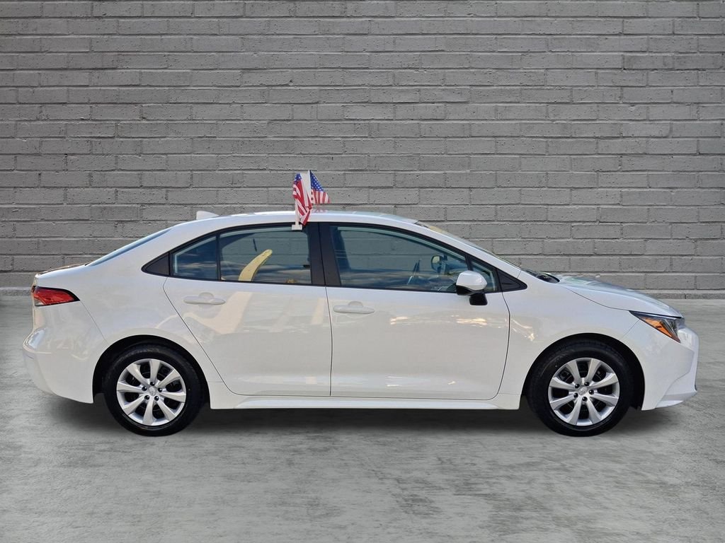 Used 2025 White Toyota LE image 11