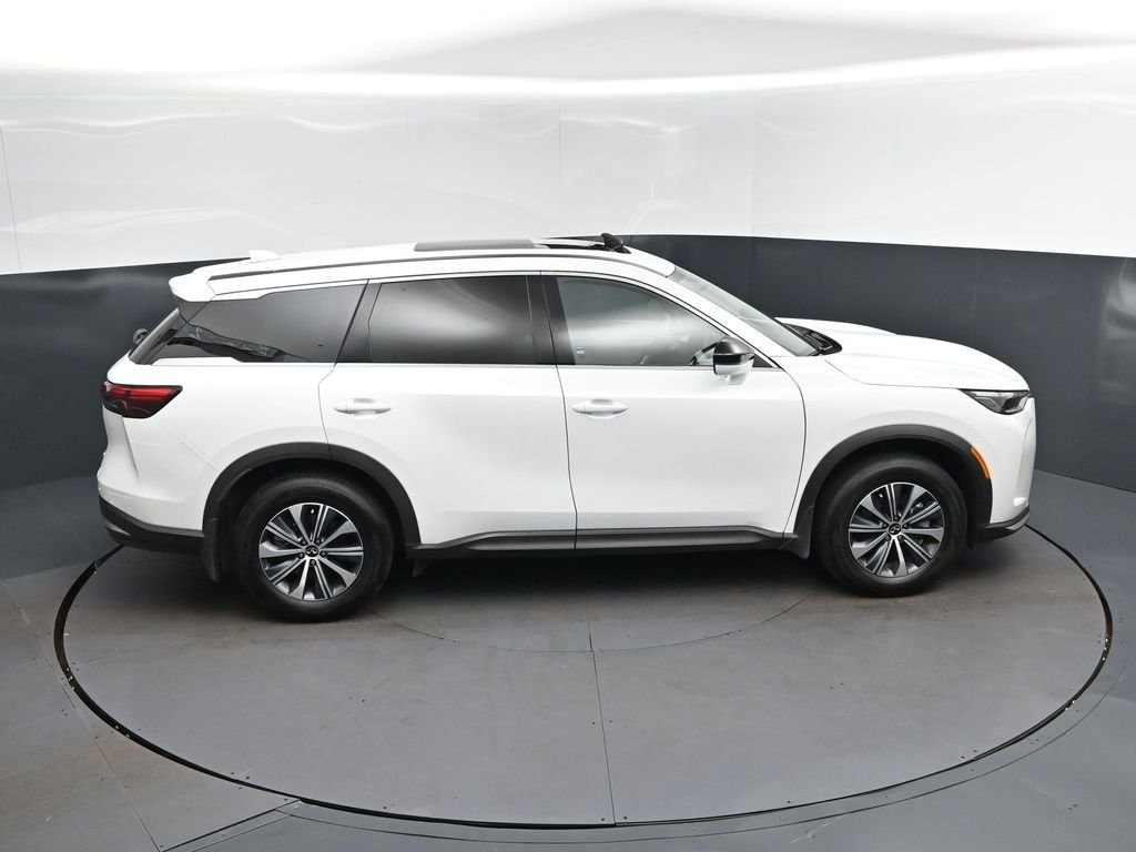 Certified Used 2026 White INFINITI PURE image 36