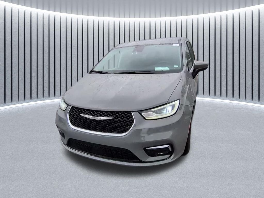 Used 2023 White Chrysler Touring L image 3