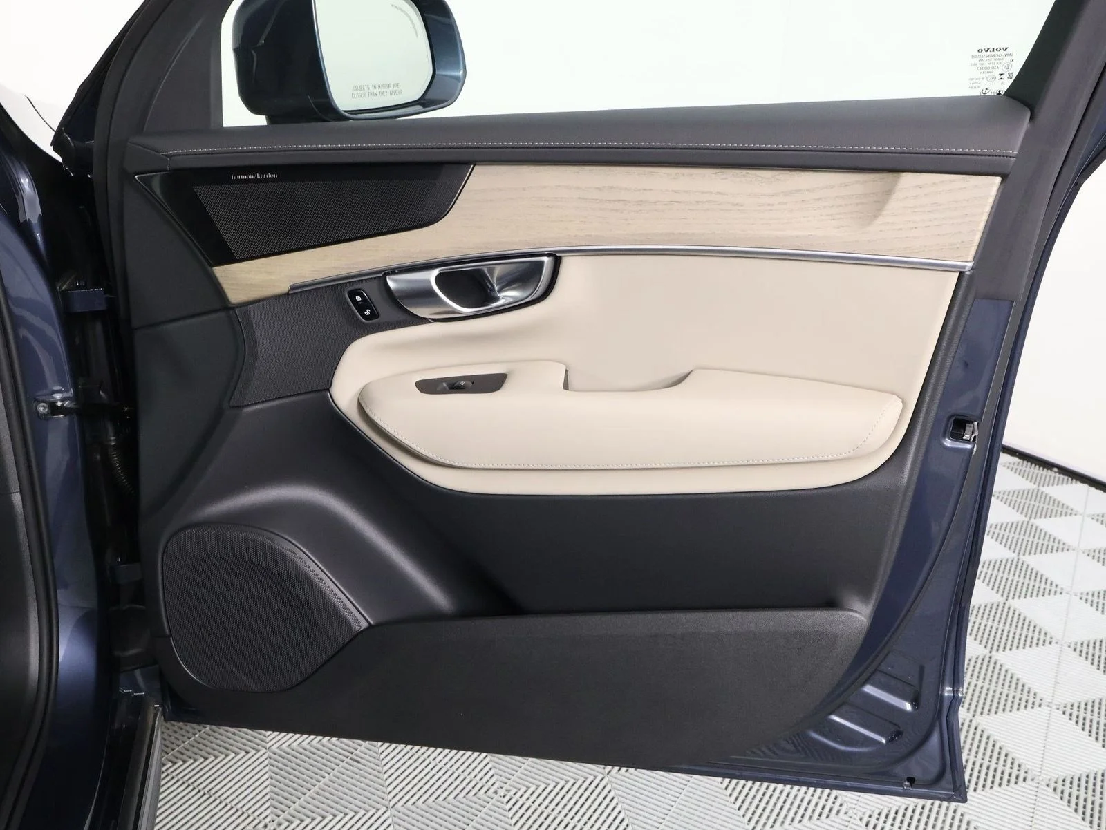 2026 Volvo XC90 Plus - Photo 21