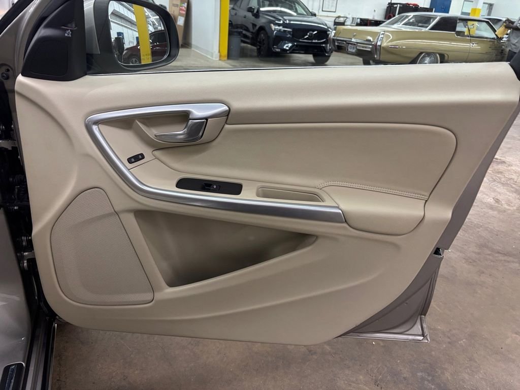 Used 2015 Seashell Metallic Volvo T5 Premier image 18
