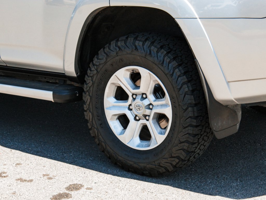 Used 2015 Classic Silver Metallic Toyota SR5 image 7