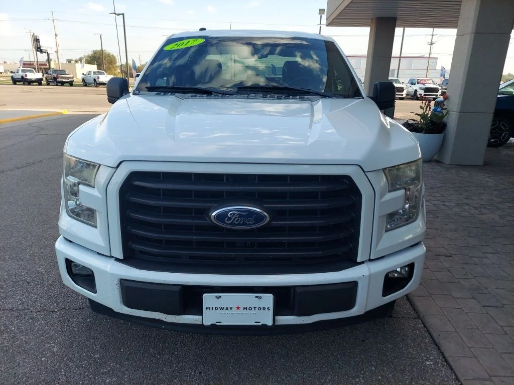 Used 2017 Oxford White Ford XLT image 2