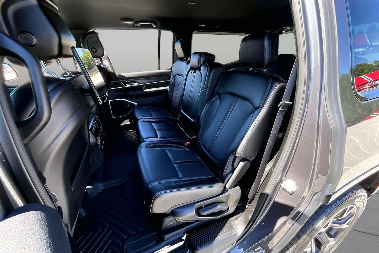 Used 2024 Baltic Gray Metallic Clearcoat Jeep Series III image 21
