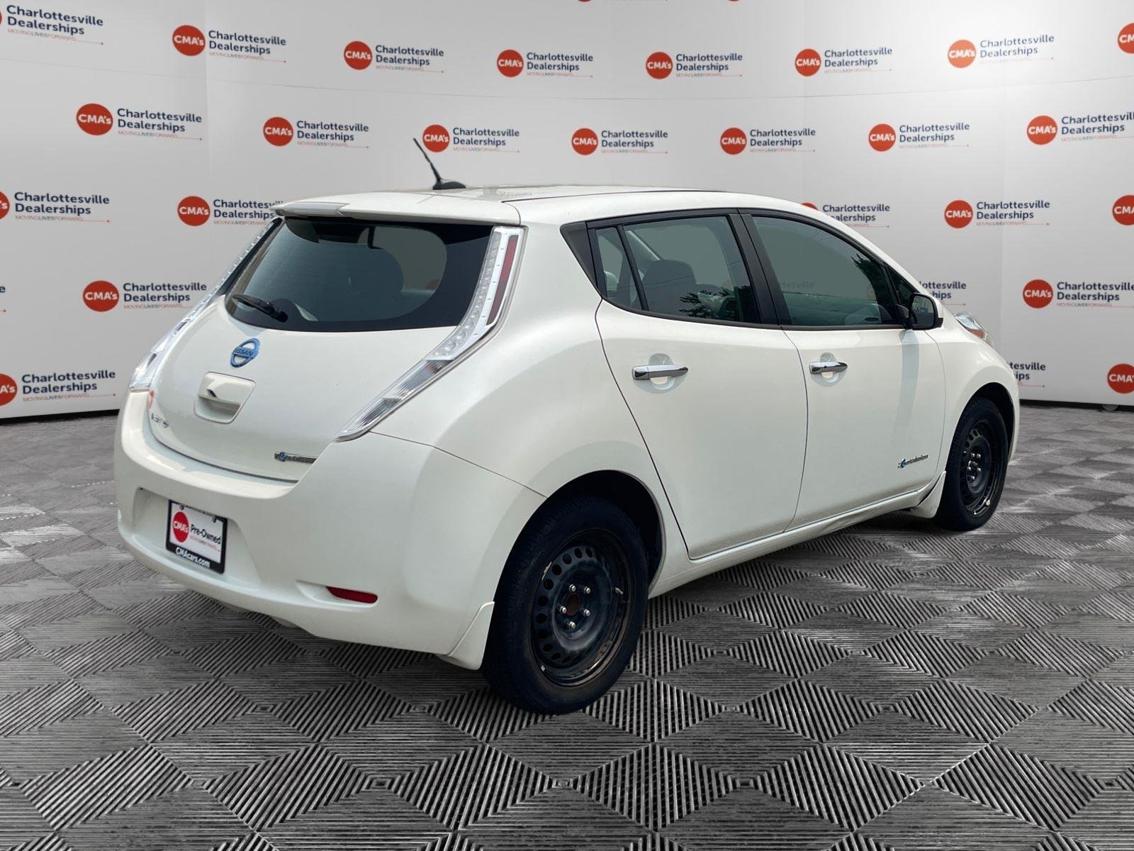 Used 2016 Pearl White Nissan S image 5