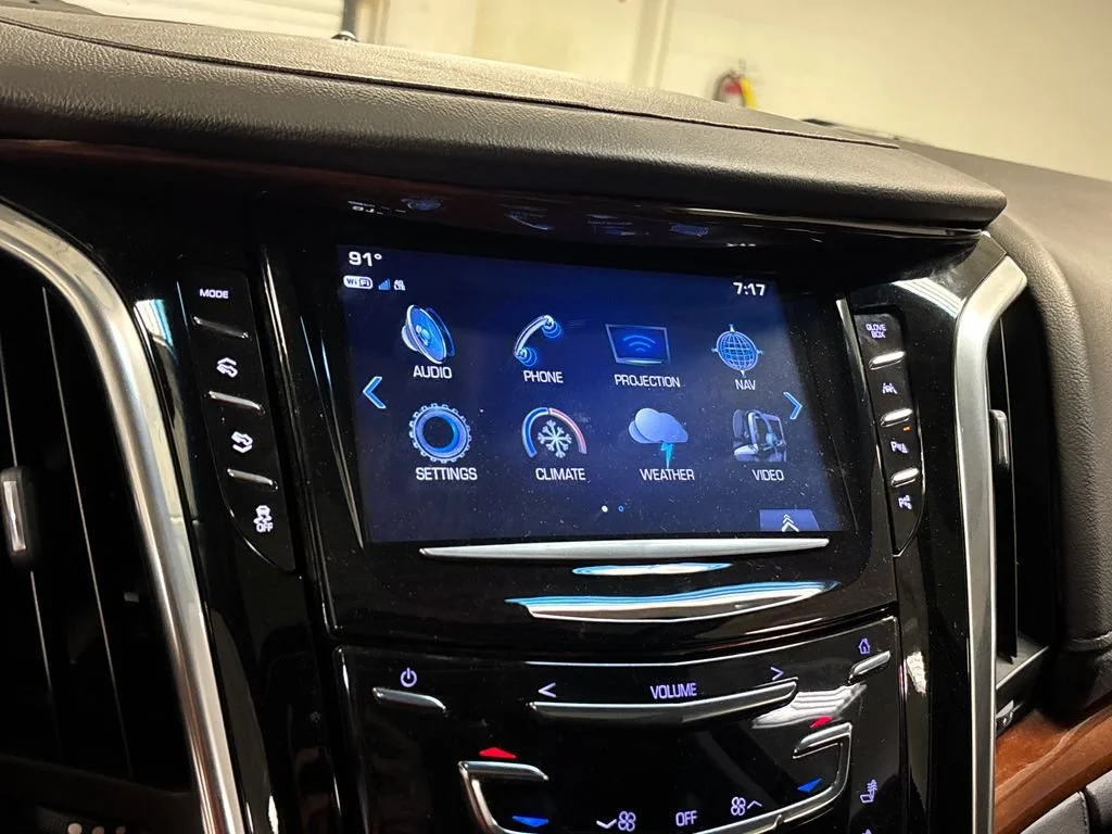 Used 2018 DARK GRANITE METALLIC Cadillac Premium Luxury image 31