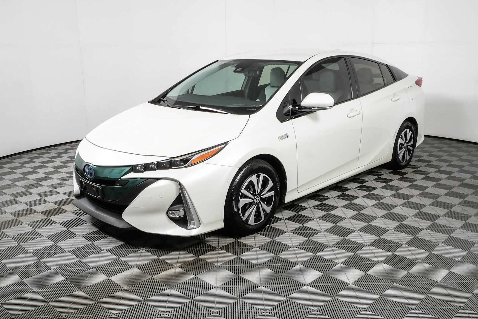 Used 2017 Blizzard Pearl Toyota Advanced image 22