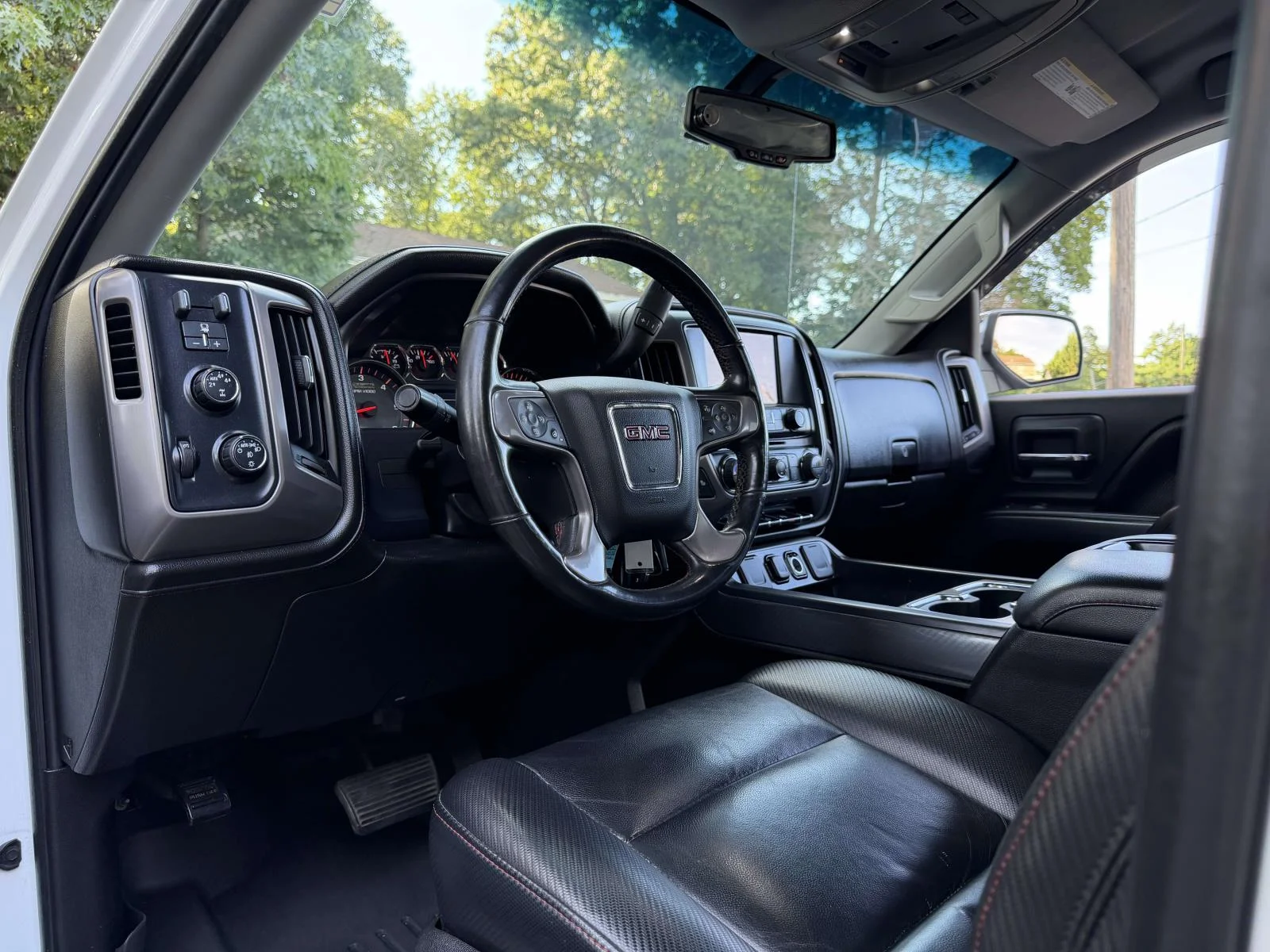 Used 2014 White GMC SLT image 27