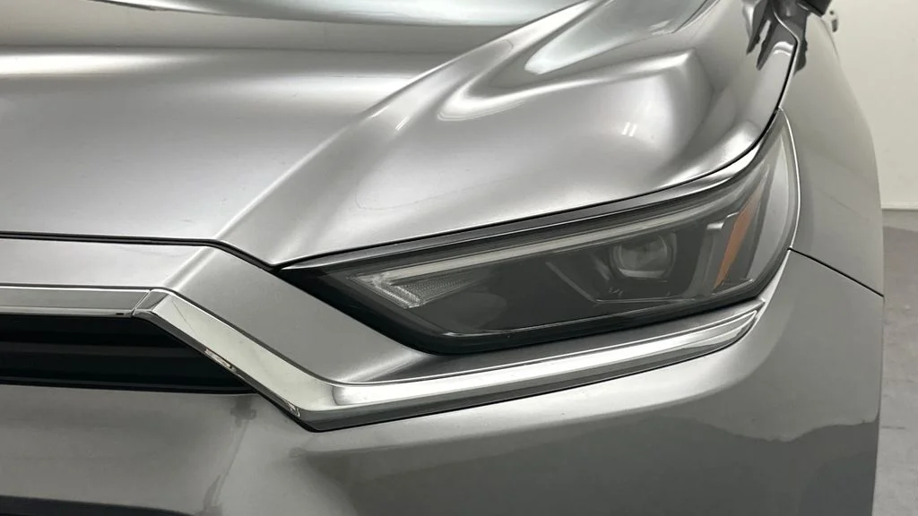 Certified Used 2025  Toyota Limited image 22