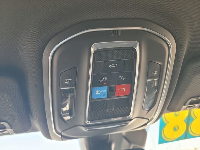 Used 2023 White Jeep Altitude image 22