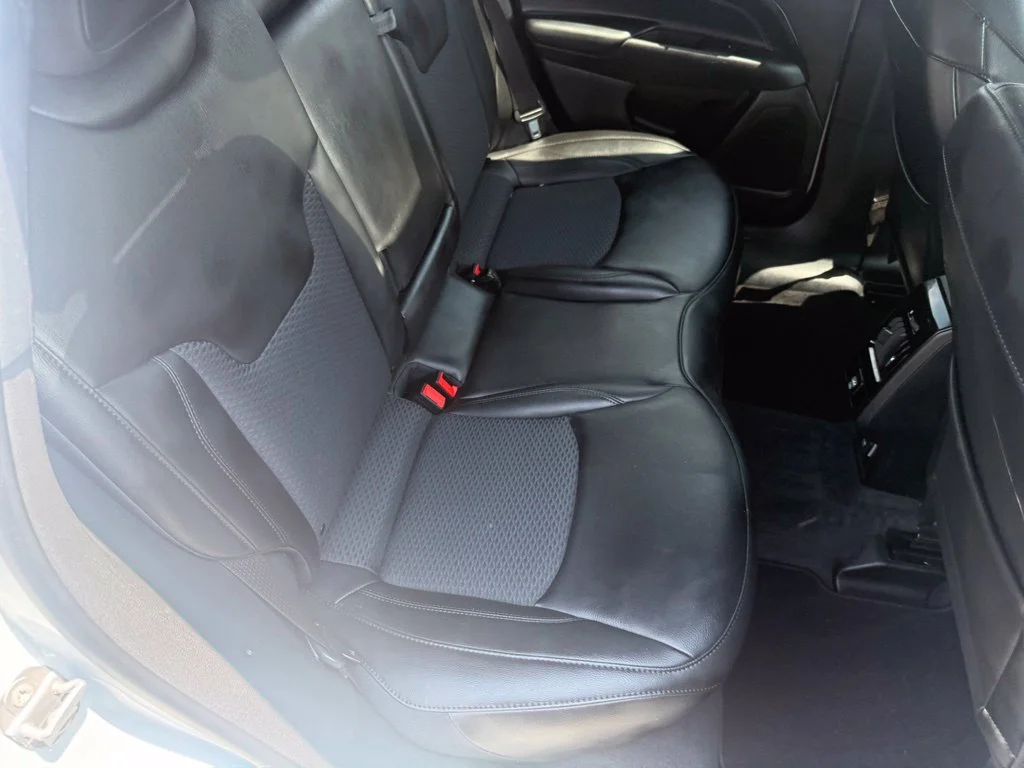 Used 2022 White Jeep Latitude image 43