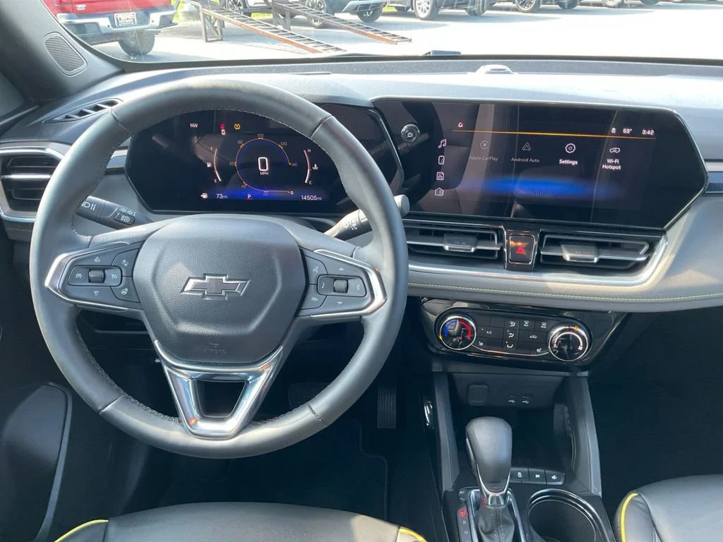 Used 2024 Summit White Chevrolet ACTIV image 17