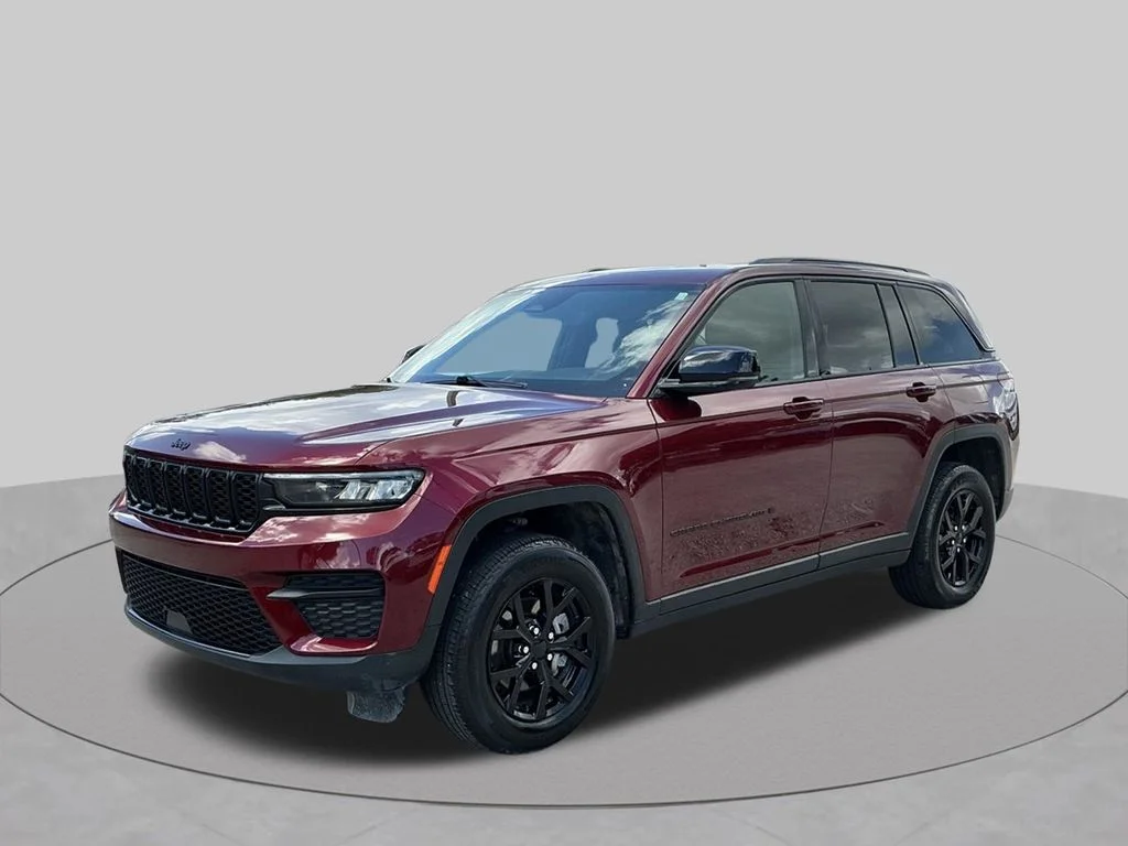 Used 2024 Red Jeep Altitude image 1