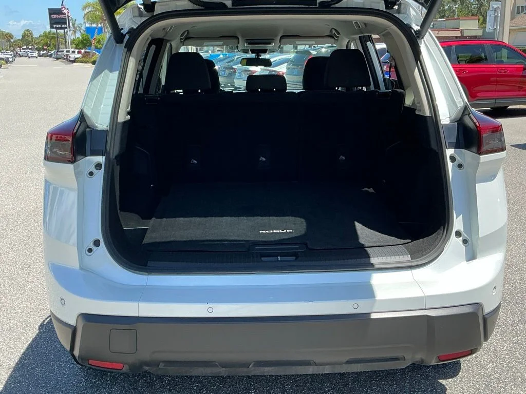 Used 2024 White Nissan SV image 18