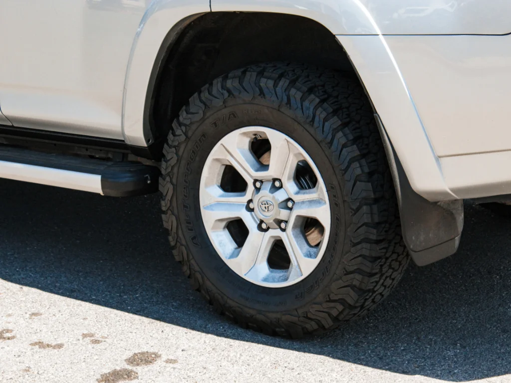 Used 2015 Classic Silver Metallic Toyota SR5 image 7