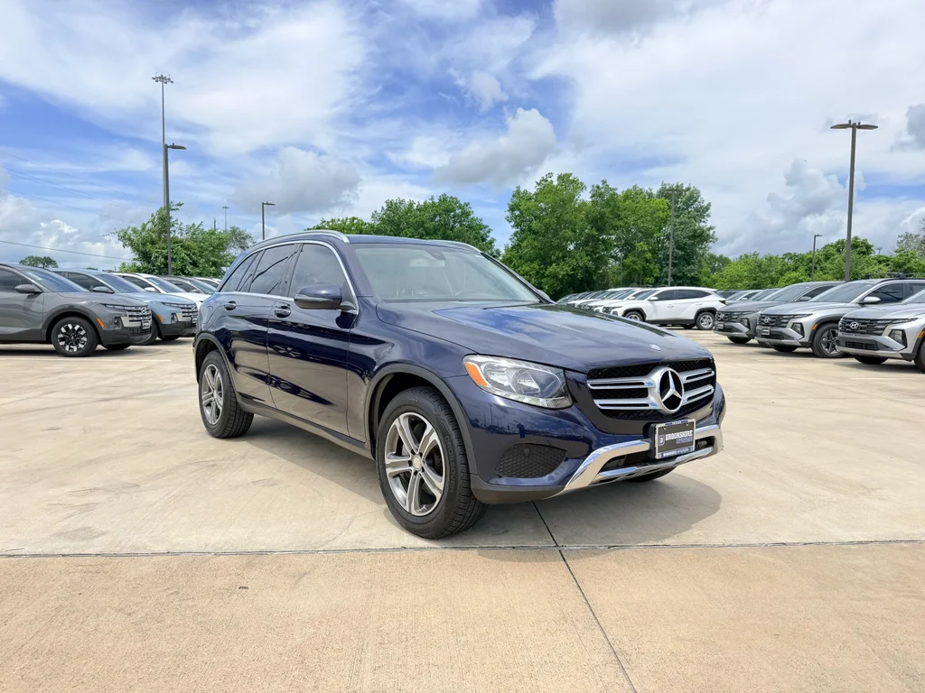Used 2016 Lunar Blue Metallic Mercedes-Benz 300 image 3
