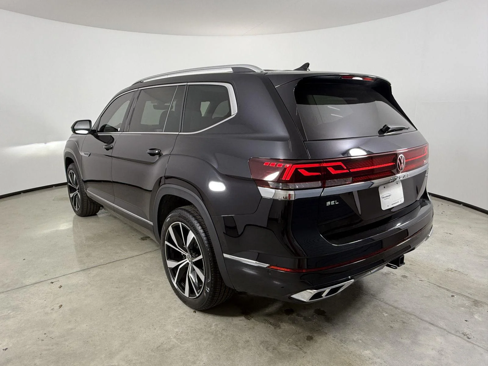New 2026 Deep Black Pearl Volkswagen 2.0T SEL Premium R-Line image 7