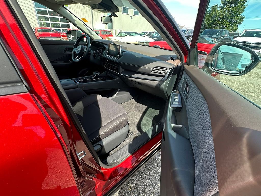 Used 2023 Red Nissan S image 22