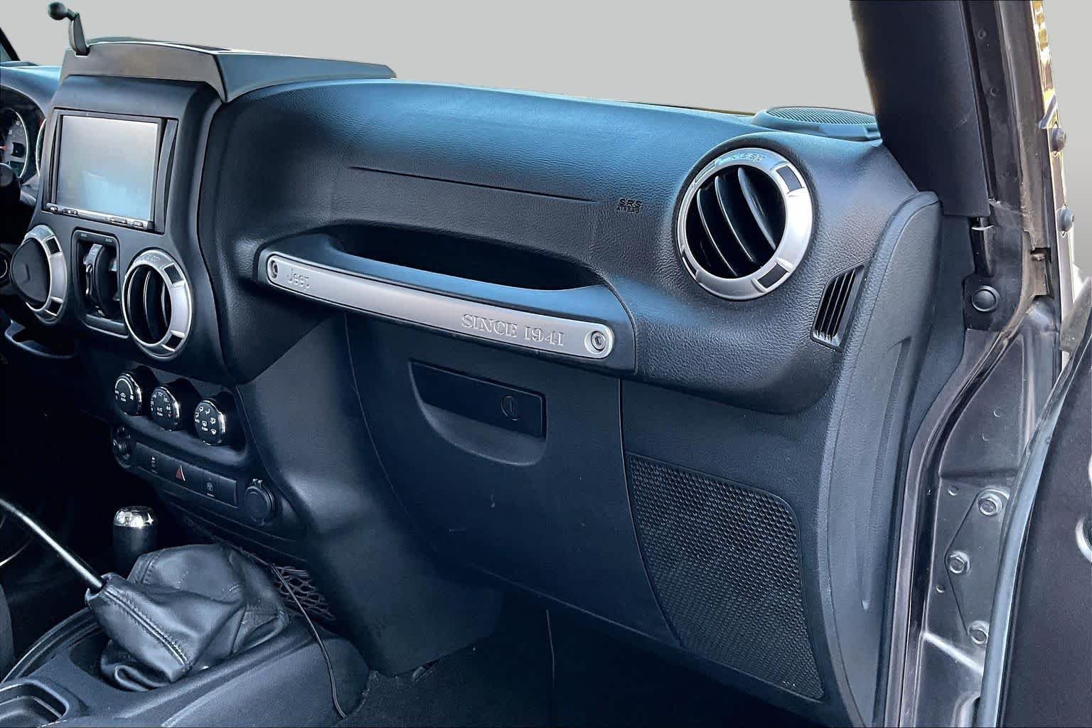 Used 2016 Granite Crystal Metallic Clearcoat Jeep Rubicon image 17